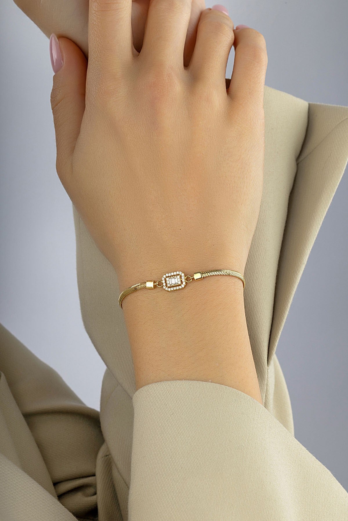 14 Ayar Baget Çerçeveli Zarif Altın Bileklik Ürün ana görseli