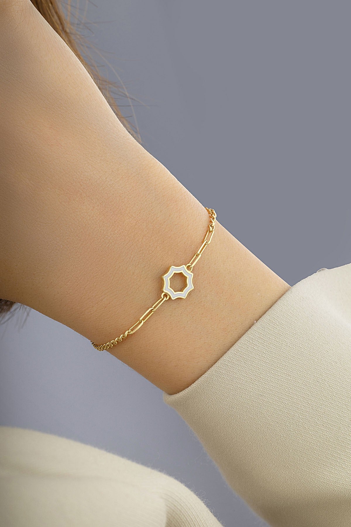 14 Ayar Geometrik Figür Detaylı Zarif Altın Bileklik