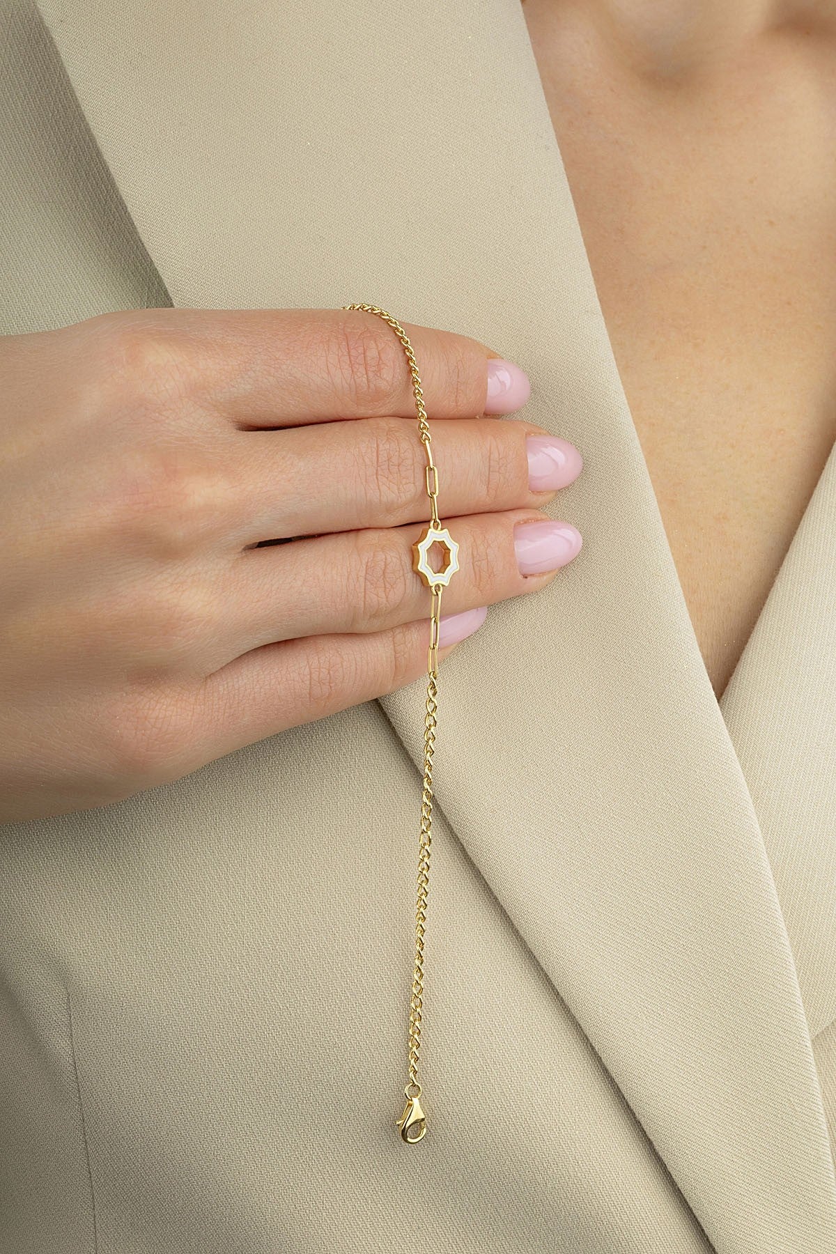 14 Ayar Geometrik Figür Detaylı Zarif Altın Bileklik