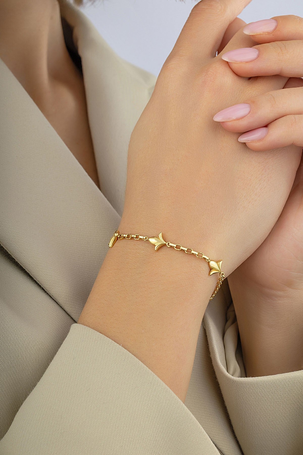 14 Ayar Lale Motifli Zarif Altın Bileklik Ürün ikincil görseli