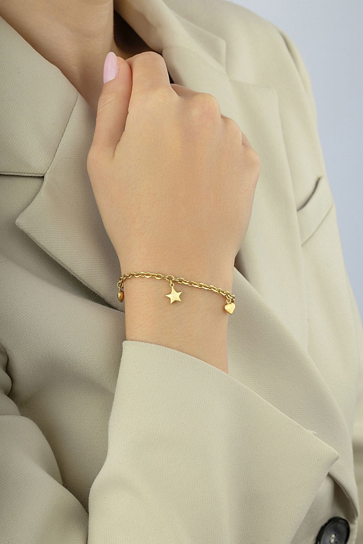 14 Ayar Yıldız ve Kalp Sallantılı Altın Bileklik Ürün ana görseli