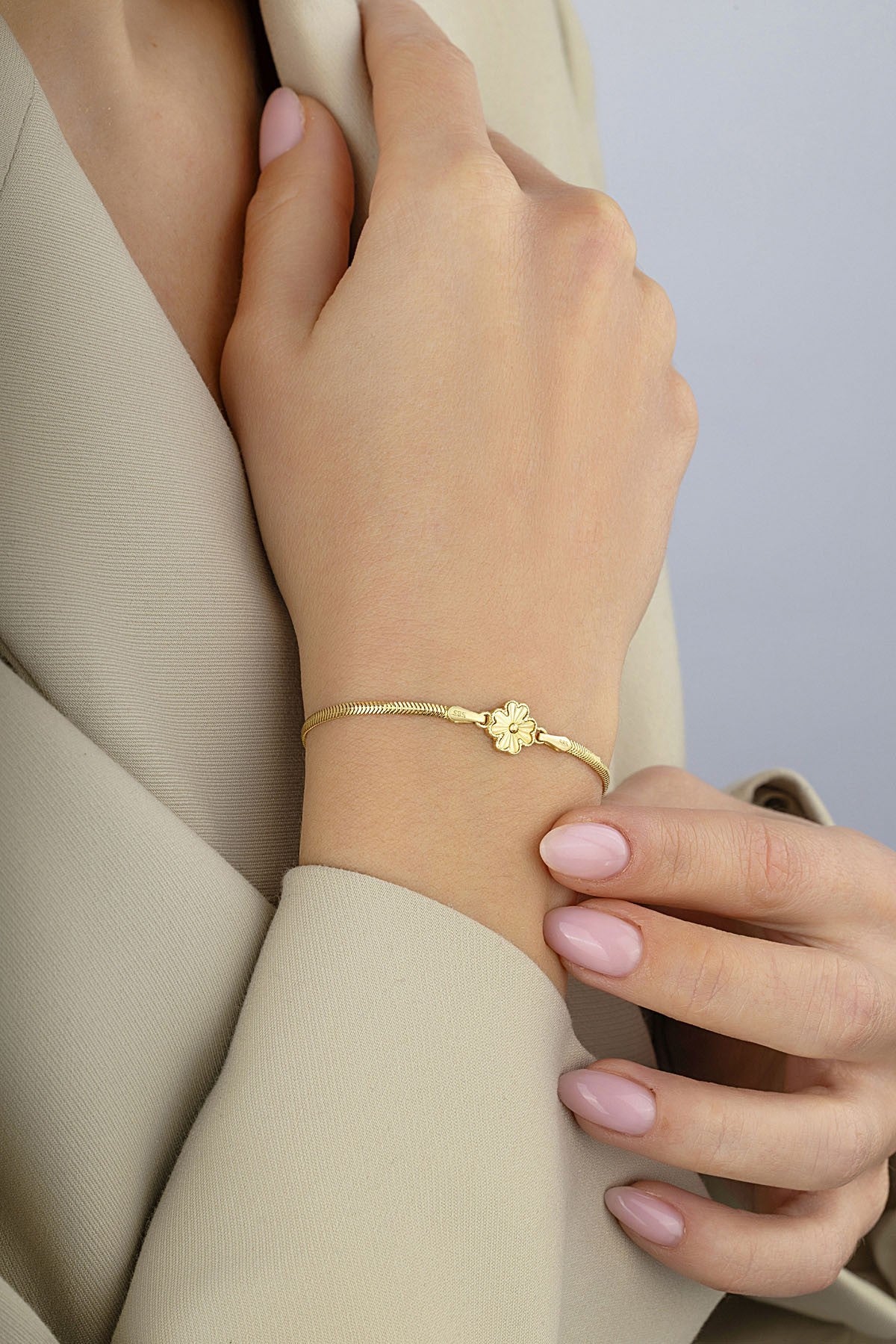 14 Ayar Zarif Altın Çiçekli Altın Bileklik Ürün ikincil görseli