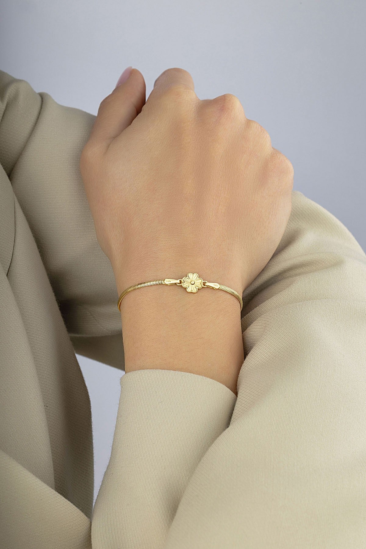 14 Ayar Zarif Altın Çiçekli Altın Bileklik
