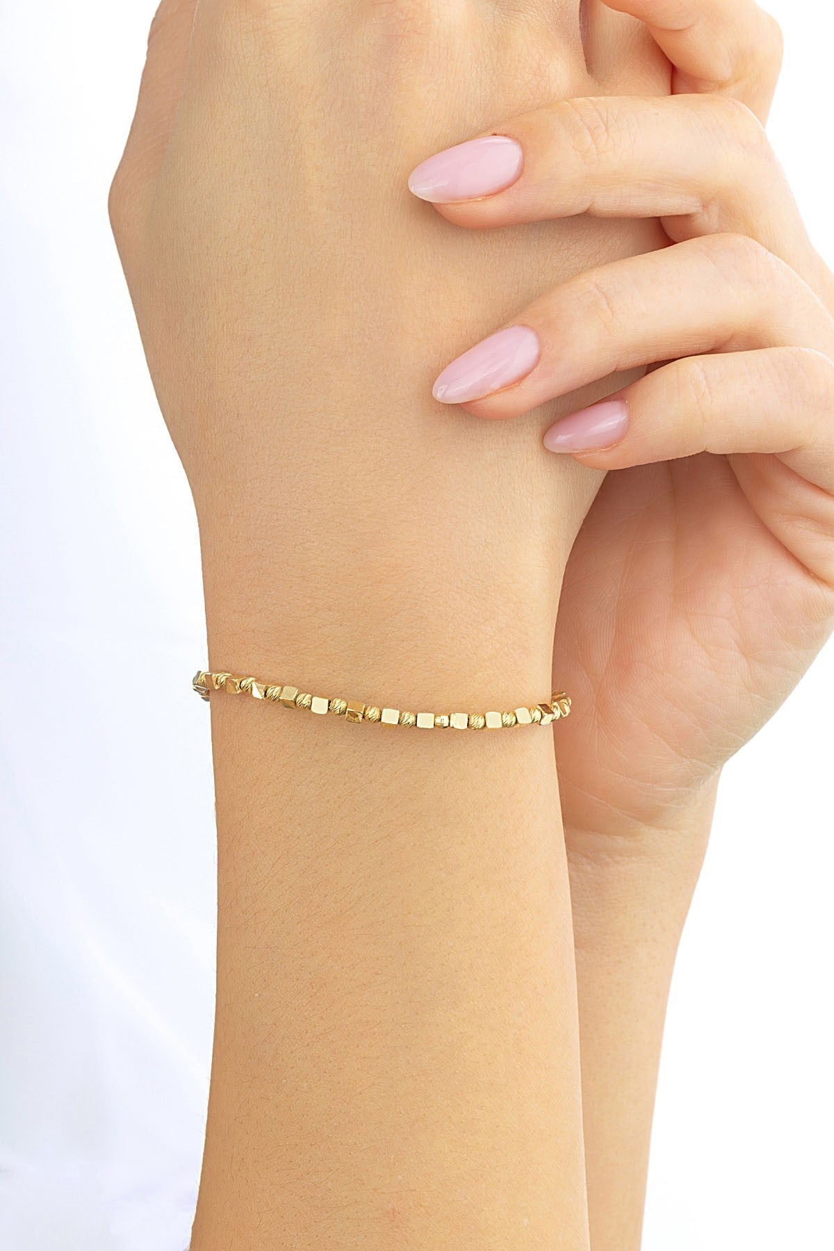 14 Ayar Modern Yuvarlak Kare Taşlı Altın Bileklik Ürün ana görseli