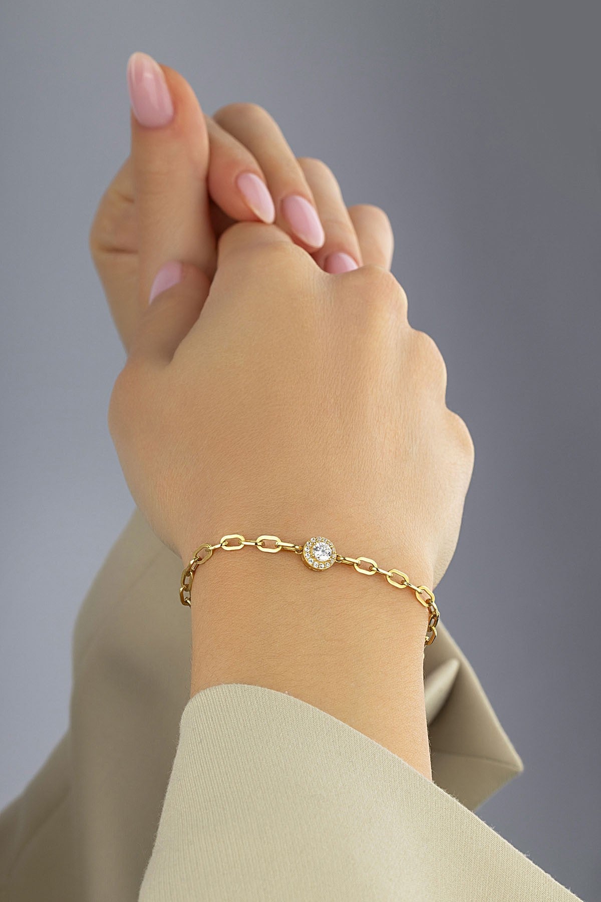 14 Ayar Zincir Şık Taşlı Altın Bileklik Ürün ana görseli