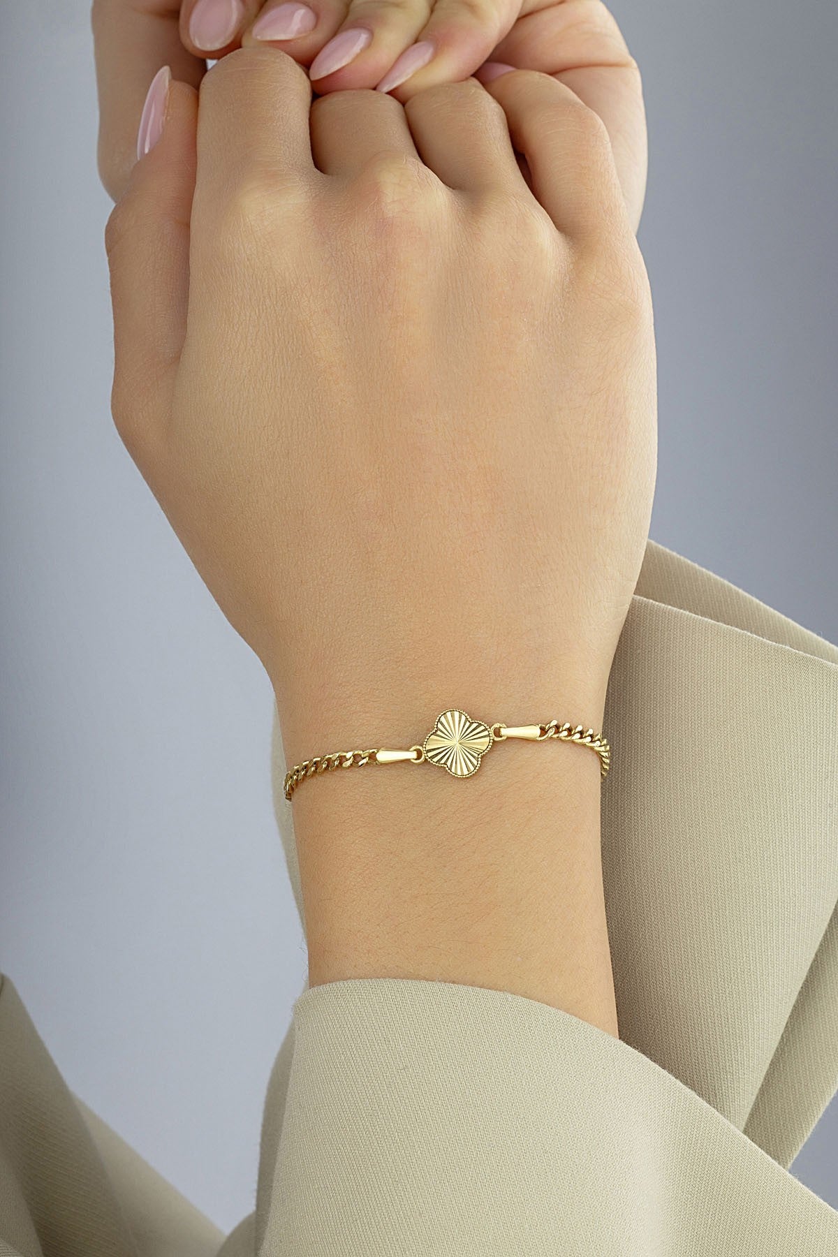 14 Ayar Modern Yonca Altın Bileklik Ürün ana görseli