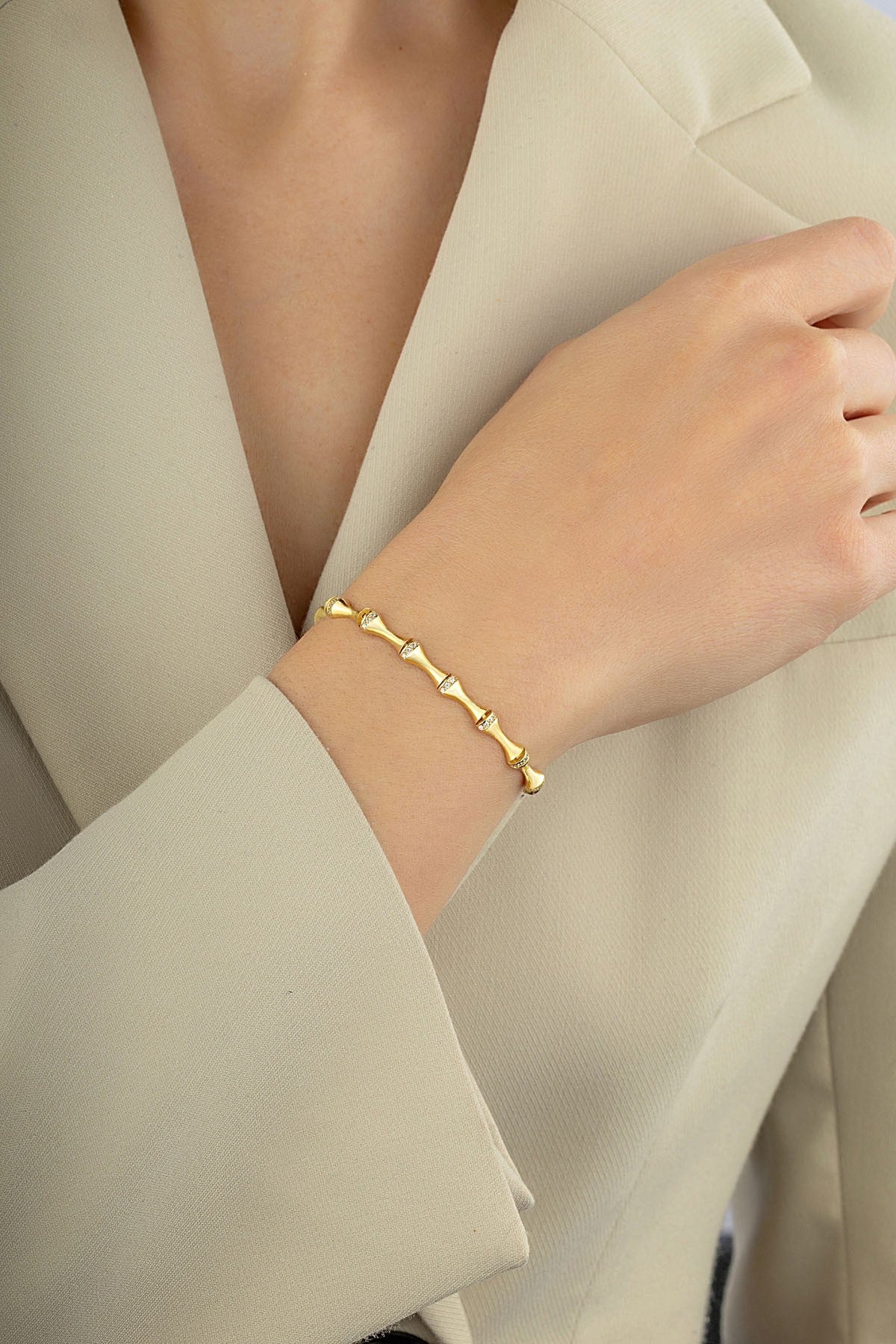 14 Ayar Mini Taşlı Zarif Altın Bileklik