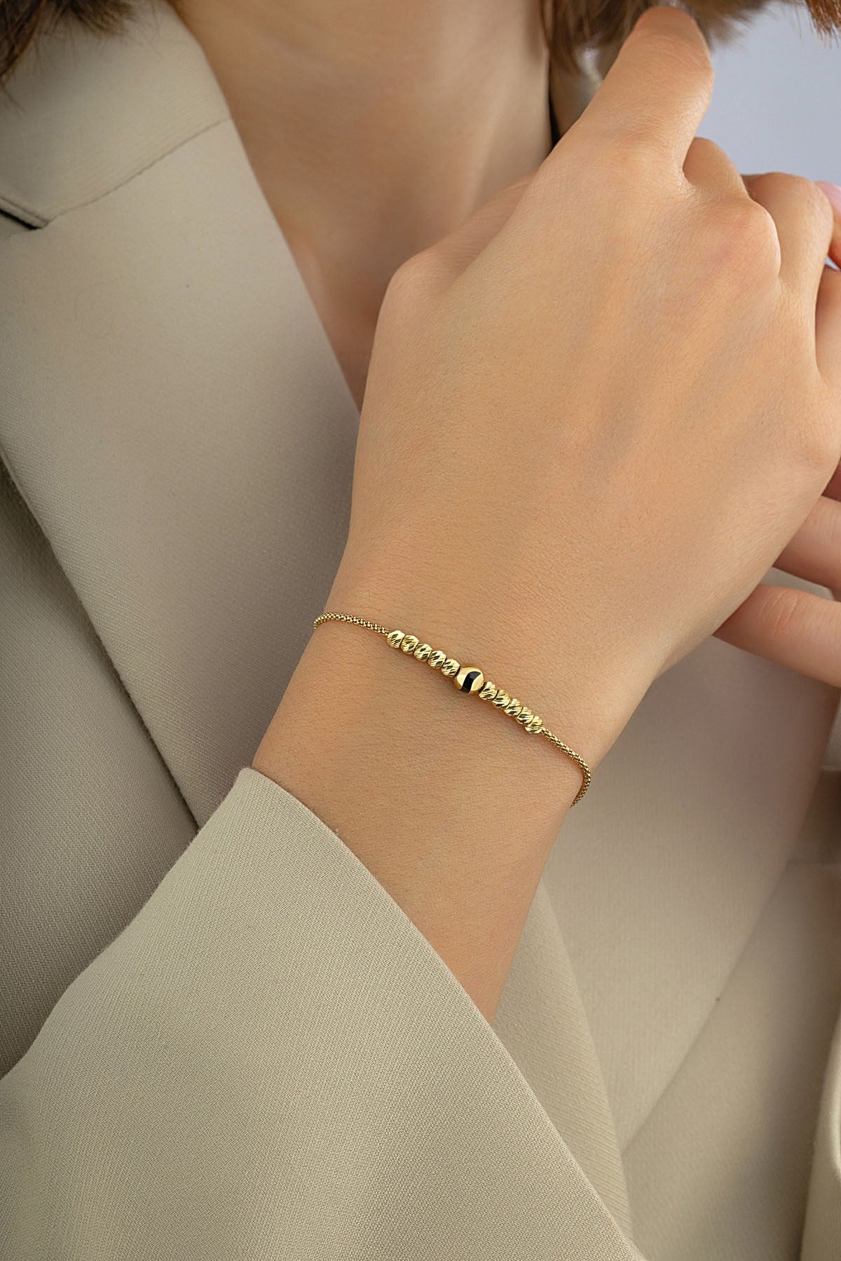 14 Ayar Siyah Şeritli Boncuk Altın Bileklik Ürün ana görseli