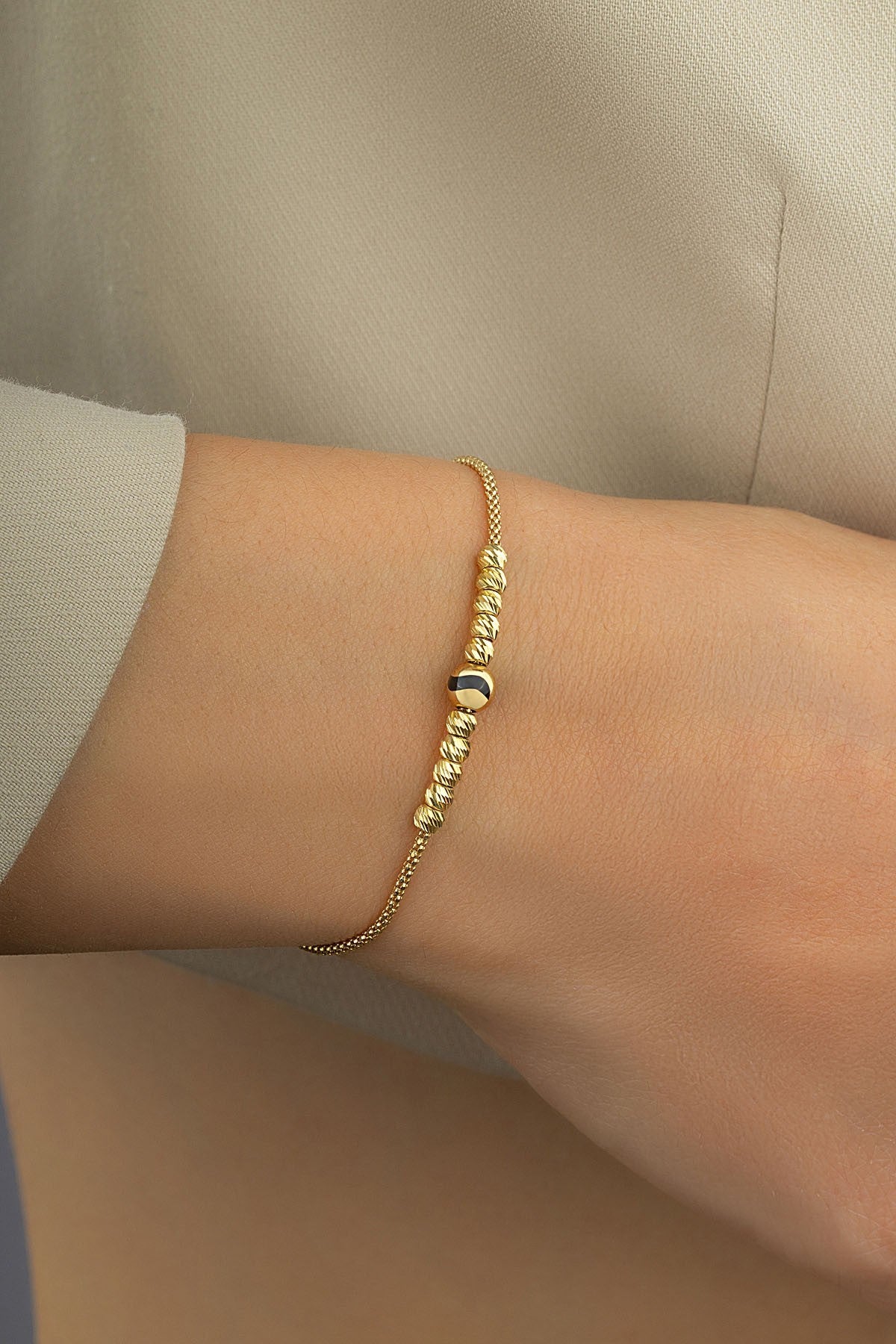 14 Ayar Siyah Şeritli Boncuk Altın Bileklik