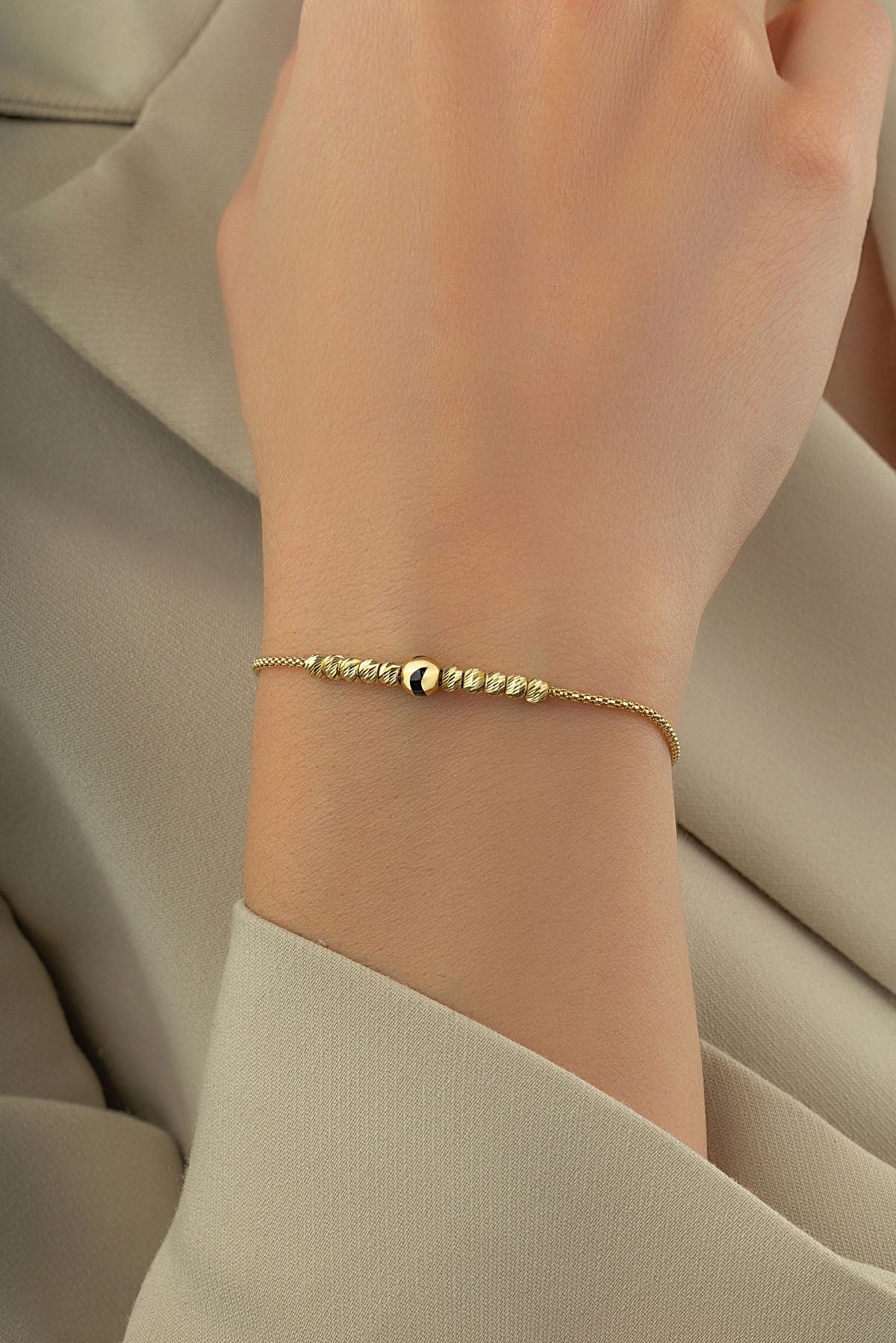 14 Ayar Siyah Şeritli Boncuk Altın Bileklik