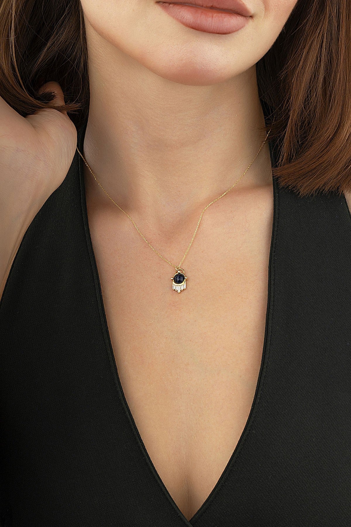 14 Ayar Siyah Taşlı Altın Kolye