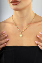 14 Ayar Çiçek Figürlü Ataç Altın Kolye