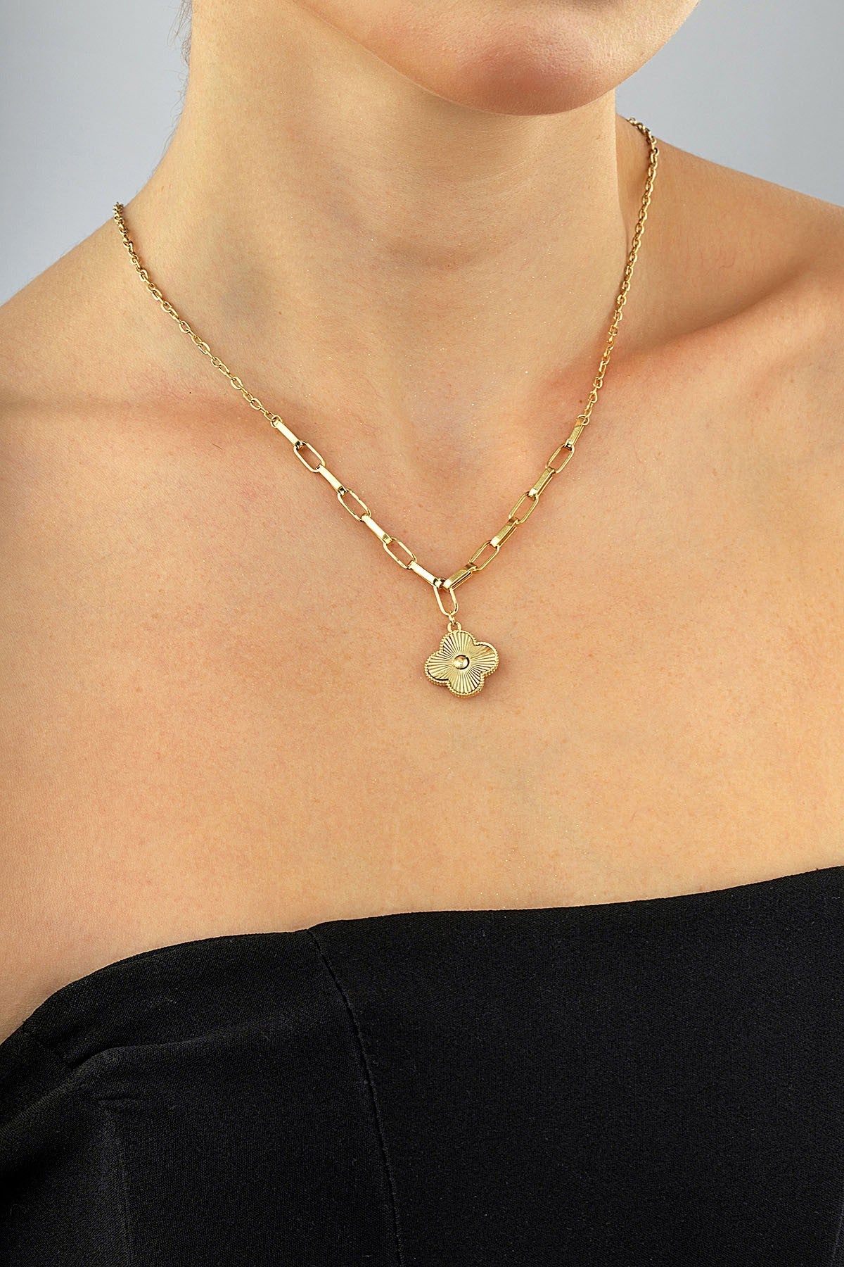 14 Ayar Çiçek Figürlü Ataç Altın Kolye