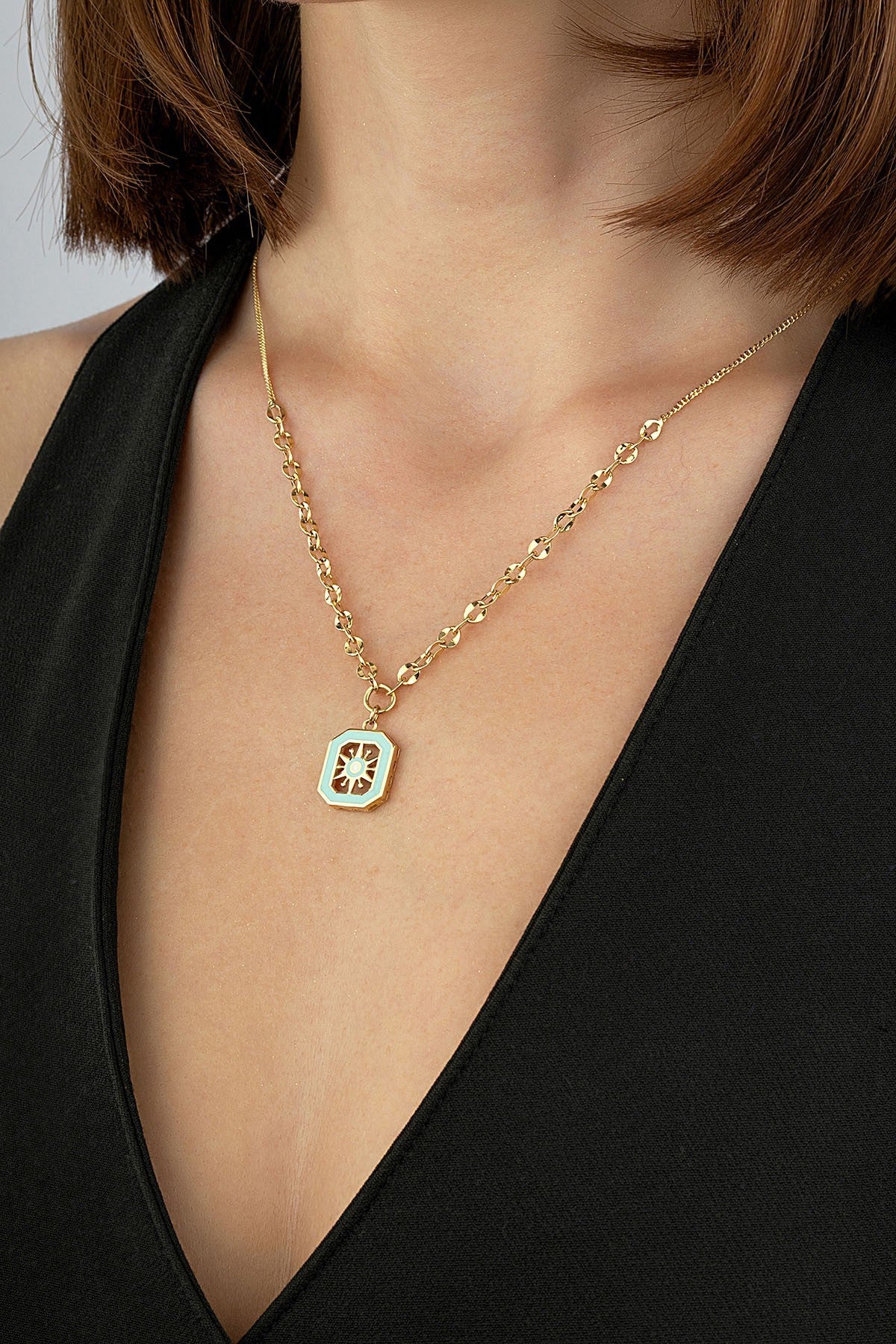 14 Ayar Yeşil Mineli Altın Kolye