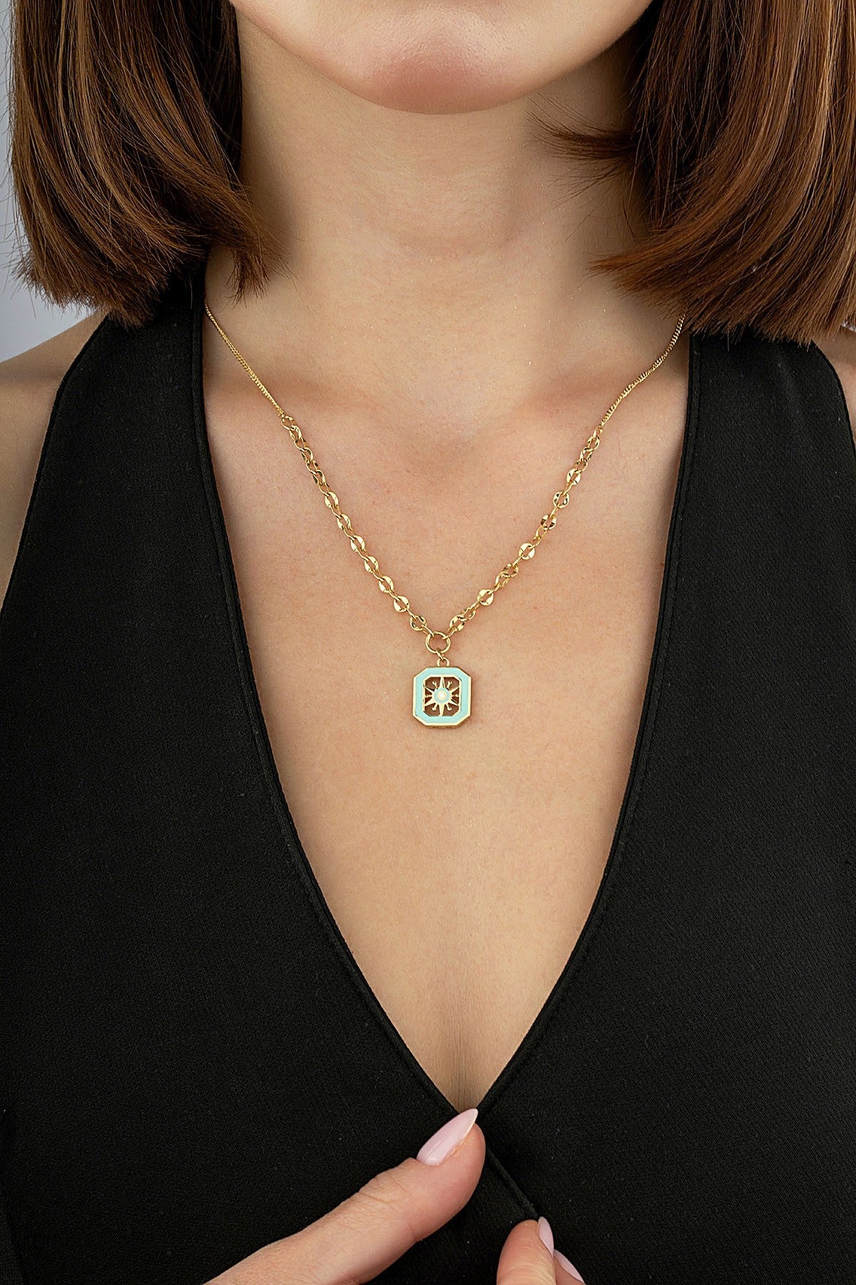 14 Ayar Yeşil Mineli Altın Kolye