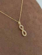 Taşlı Sonsuzluk Dikey Altın Kolye