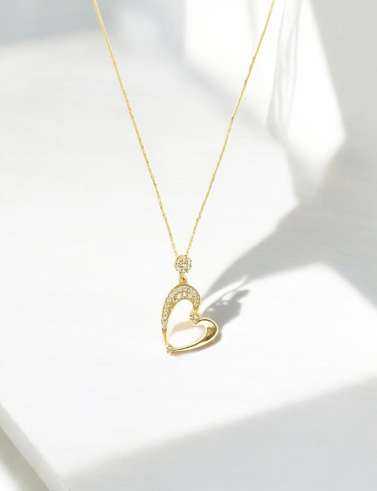 Taşlı Kalpli Altın Kolye